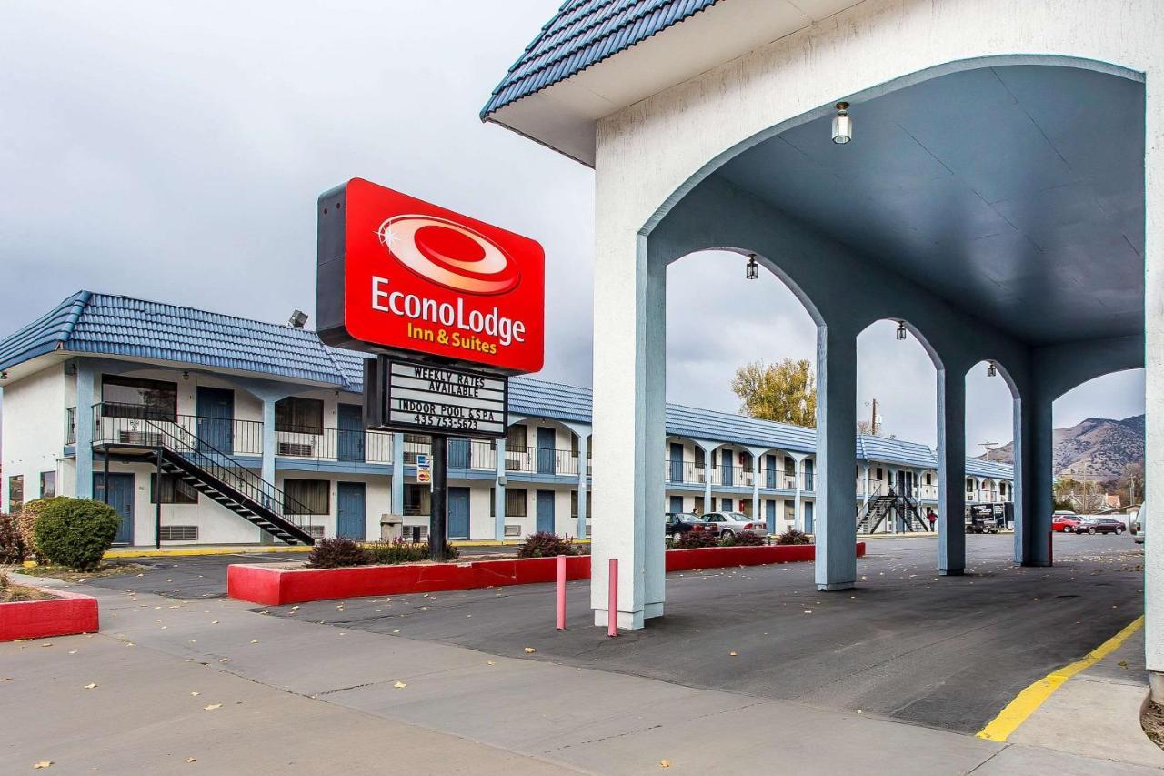 Econo Lodge Inn&Suites Logan Esterno foto