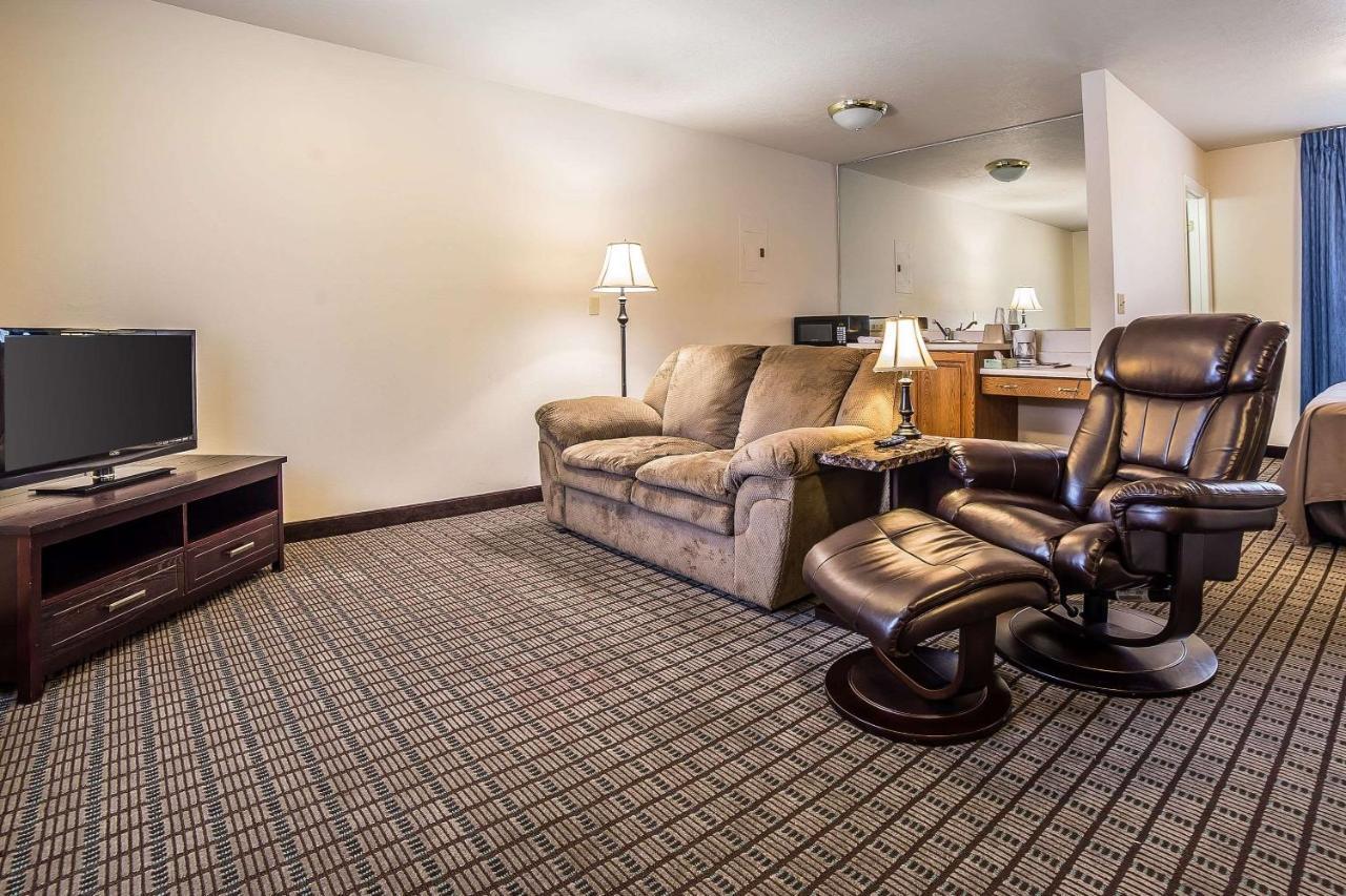 Econo Lodge Inn&Suites Logan Esterno foto