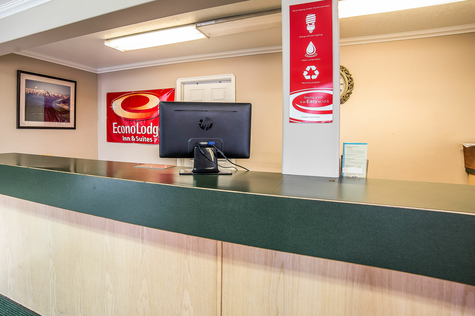 Econo Lodge Inn&Suites Logan Esterno foto