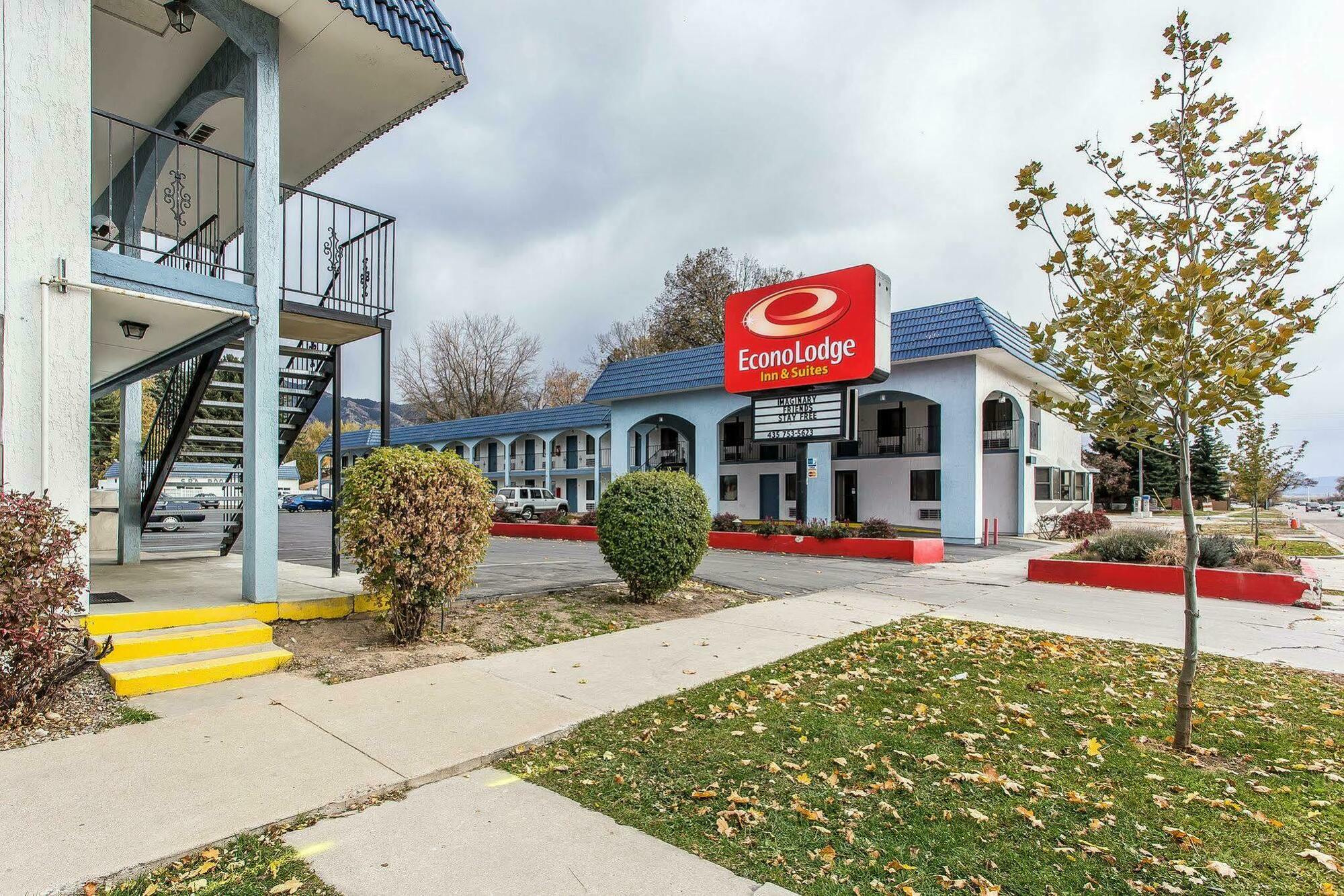 Econo Lodge Inn&Suites Logan Esterno foto