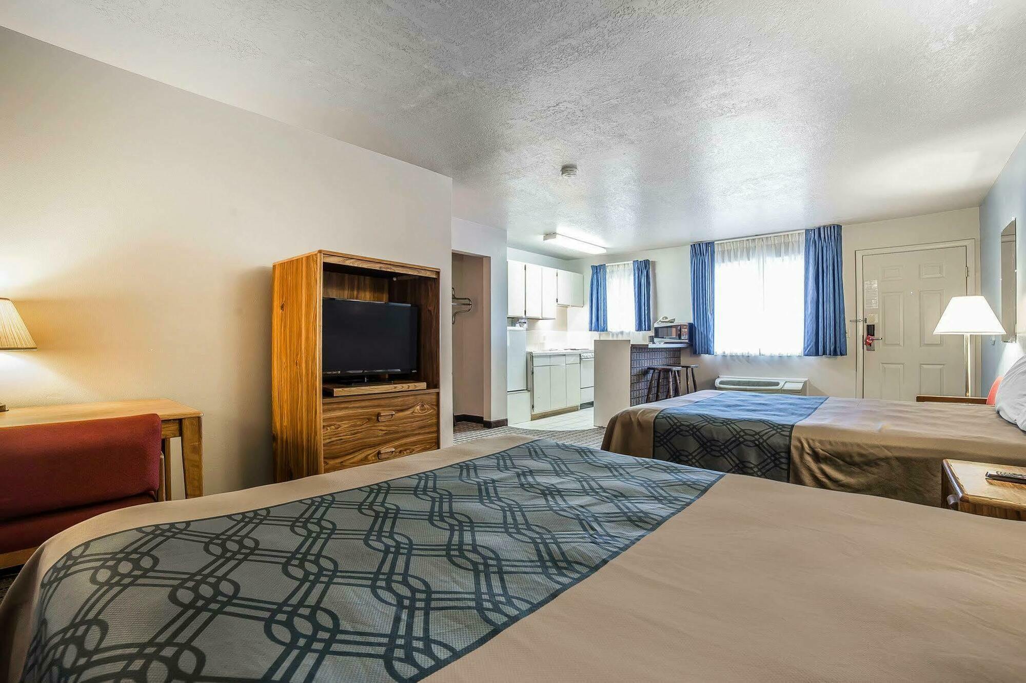 Econo Lodge Inn&Suites Logan Esterno foto